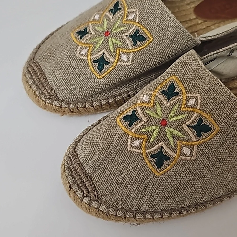 Viscata Espadrille Tan Slip On Loafers Womens 41 EUC Embroidered Tile Multicolor